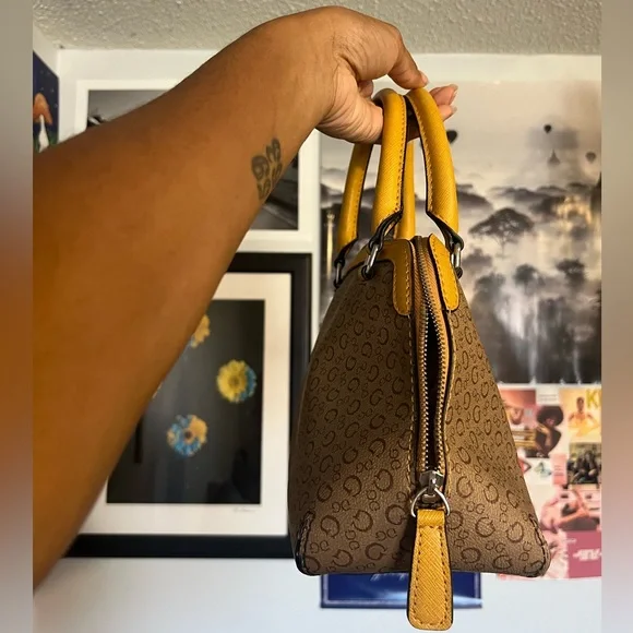 Guess Handbag - Picture 3 of 6
